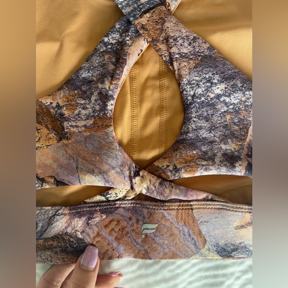 “Orchid Moonrock” Sports Bra 🦄 The No-Bounce Sports Bra by Fabletics 🦄 - Picture 5 of 7